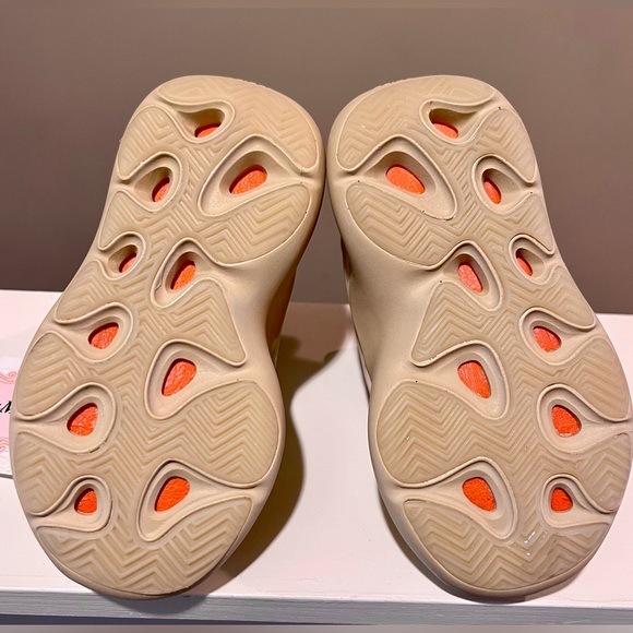 Adidas Yeezy 700 V3 Safflower (Toddler) Sz 5 1/2 - Picture 5 of 7